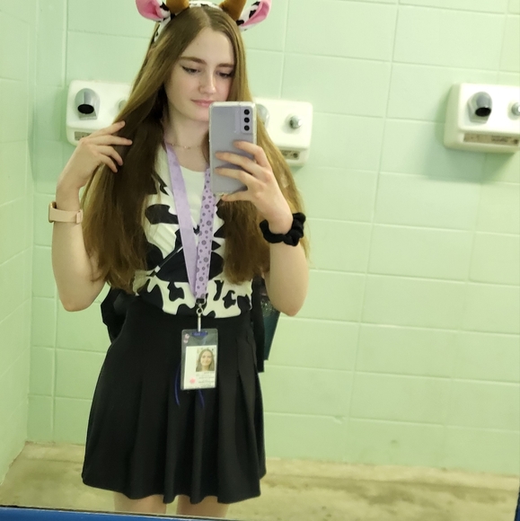 Meet your Posher, Kira - Picture 3 of 7